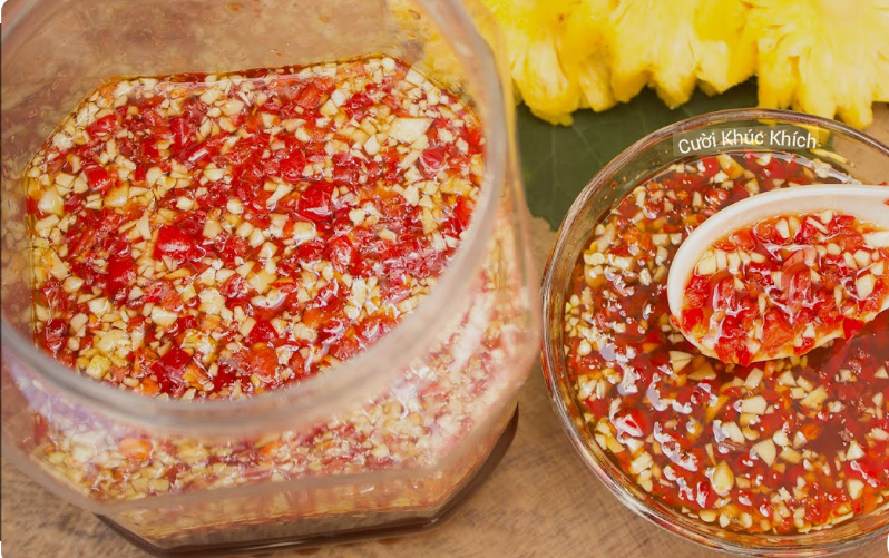 Vietnamese chilli and garlic seasoning sauce